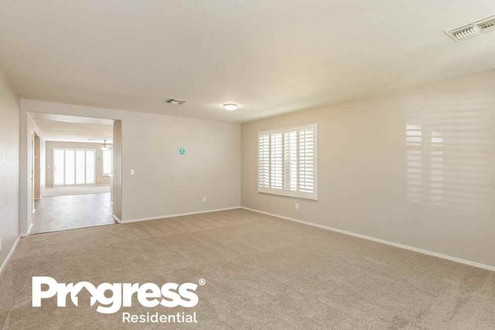 5059 E Mark Ln - Photo 3 of 16