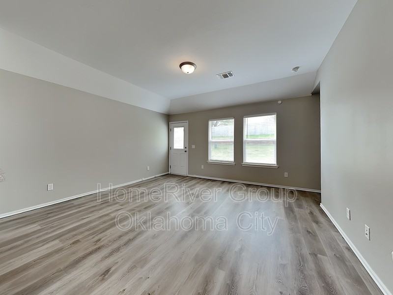 218 Tuscany Cir - Photo 3 of 16