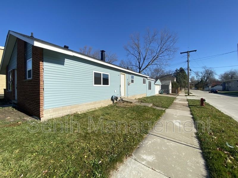 3302 Greenfield Rd - Photo 2 of 15