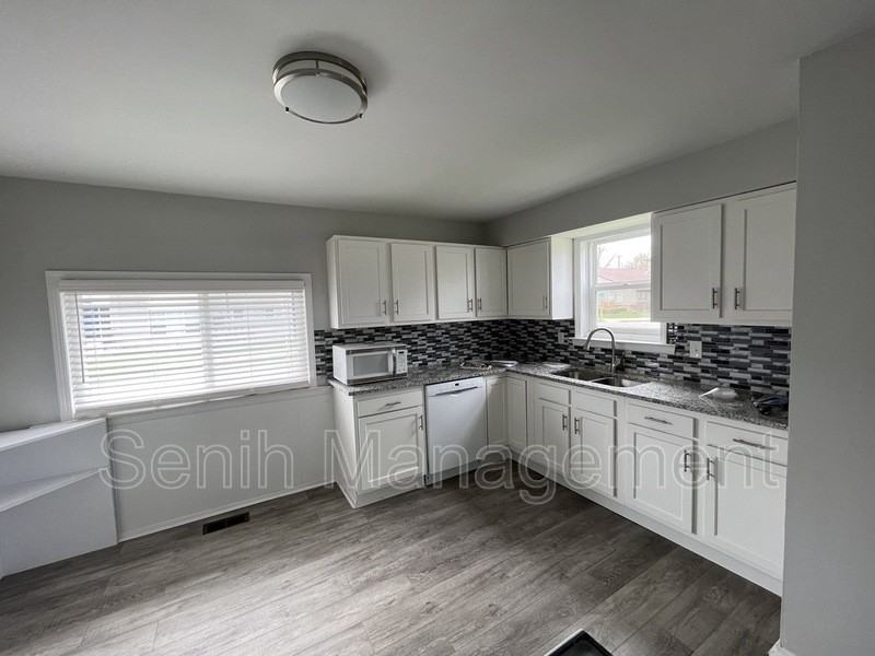 3302 Greenfield Rd - Photo 4 of 15