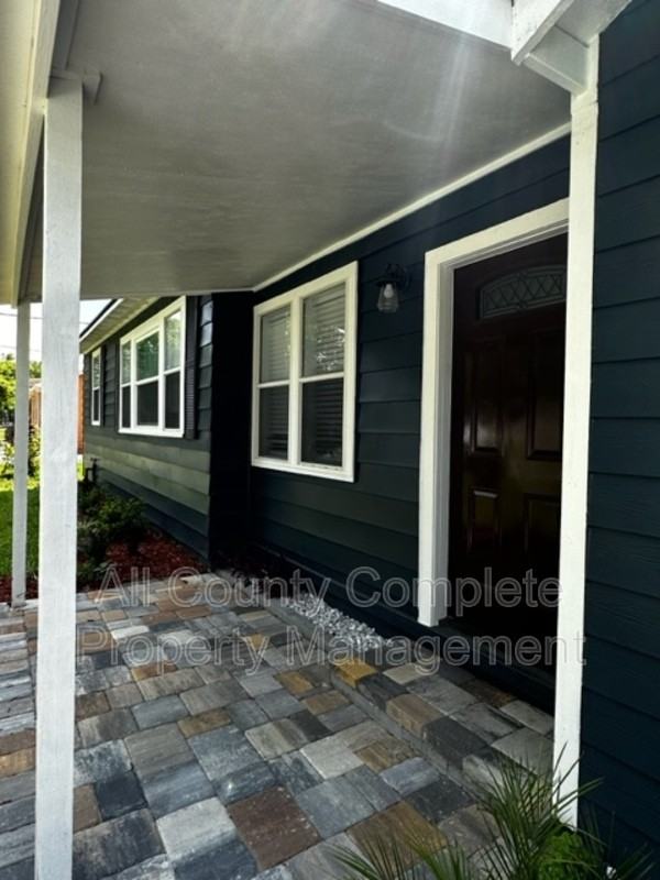 7616 Lueders Ave - Photo 4 of 30