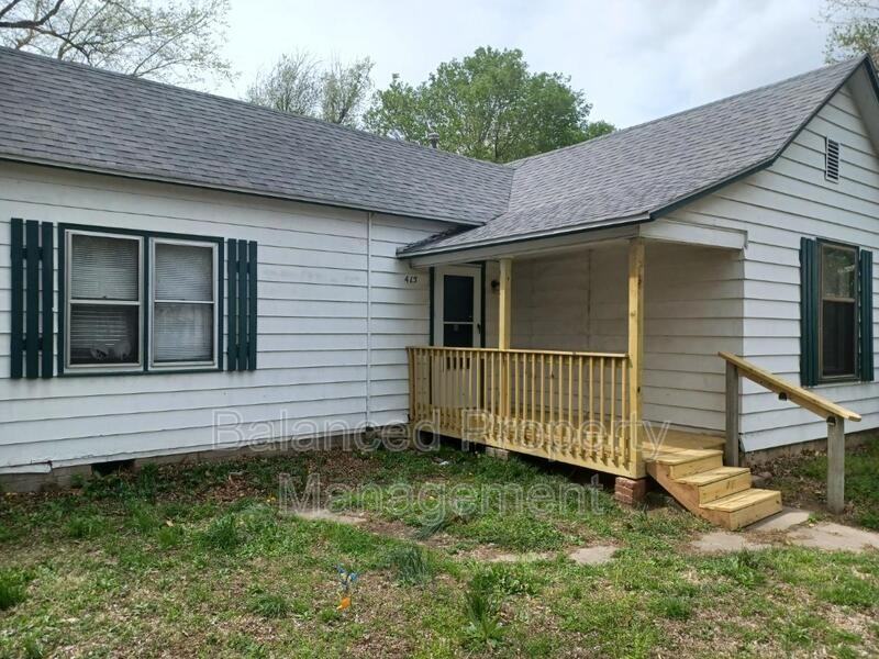 415 Ne Freeman Ave - Photo 2 of 28