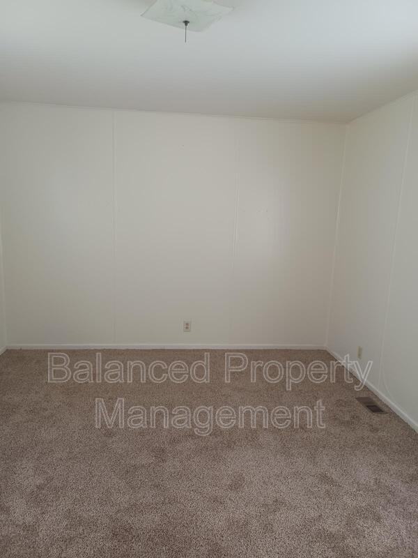 415 Ne Freeman Ave - Photo 3 of 28