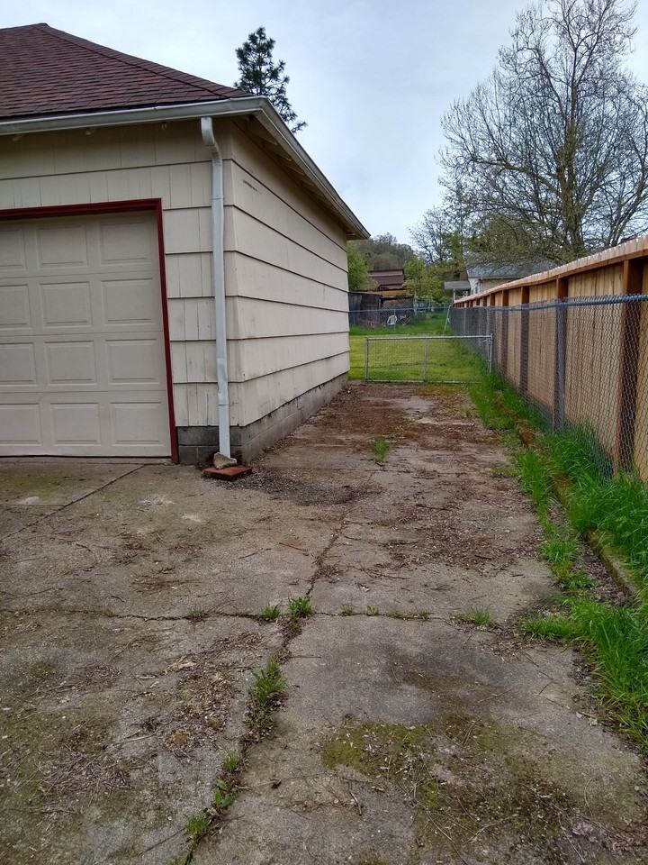 281 Nw Division St #NA - Photo 2 of 4