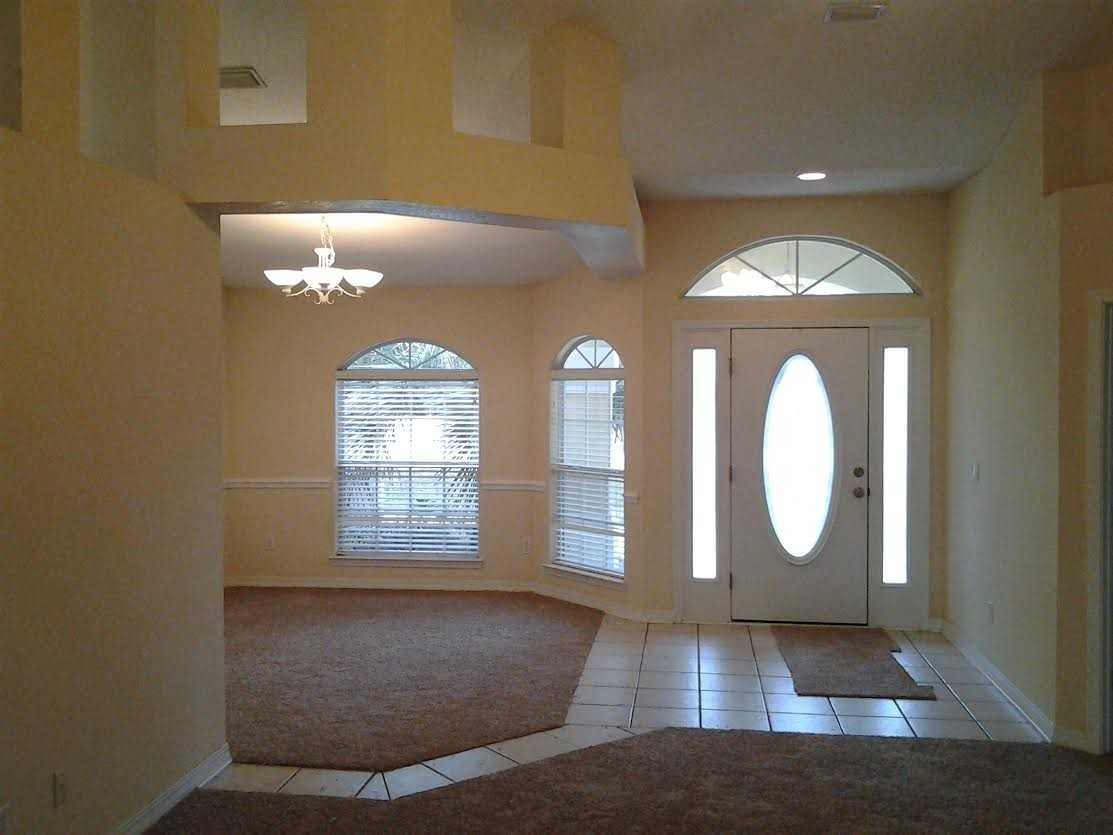 1105 Naples Dr - Photo 2 of 7