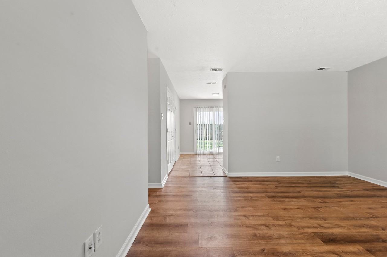 1576 Springfield Dr #1 - Photo 5 of 25