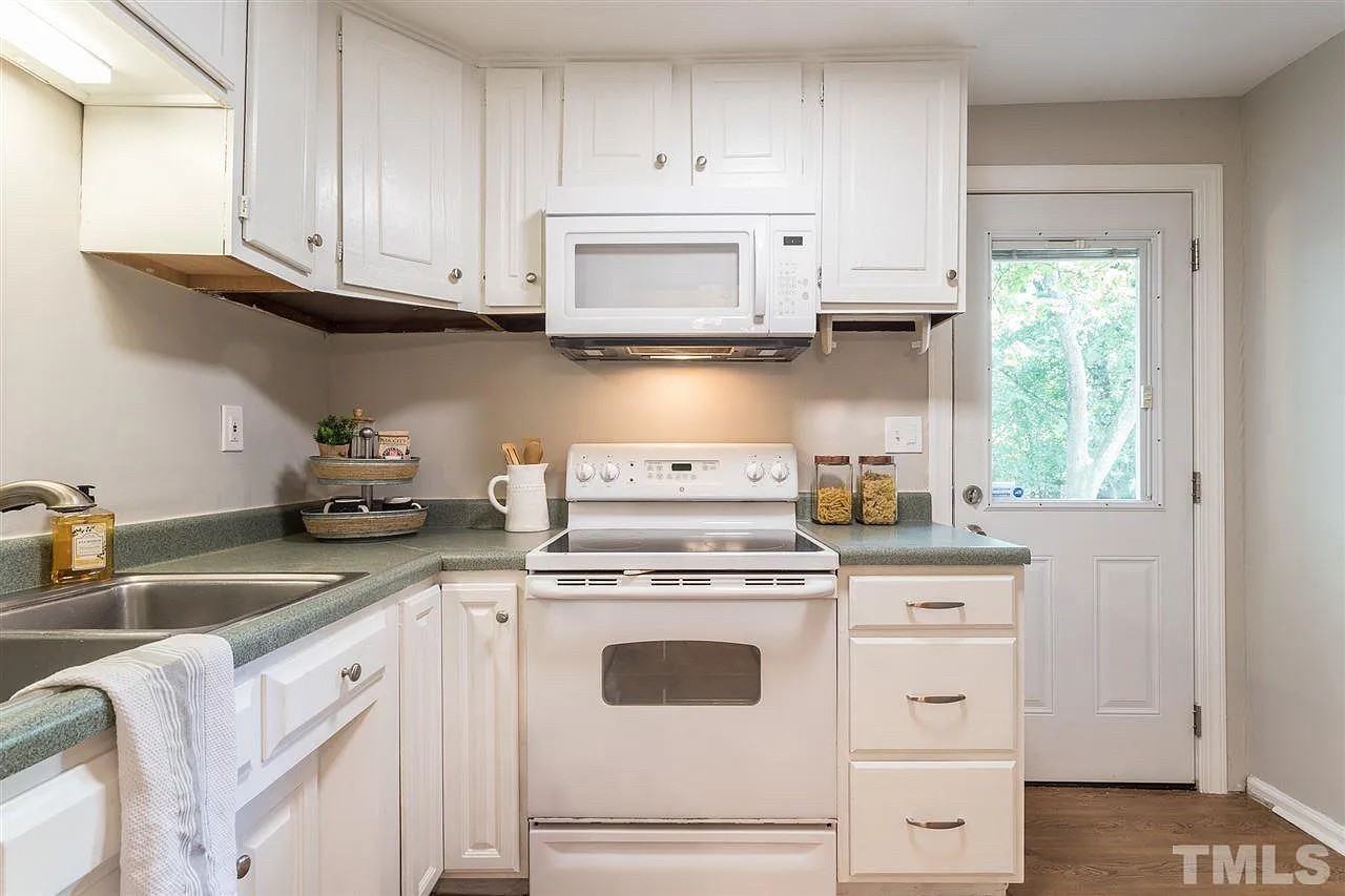 2923 Okelly Street - Photo 7 of 29