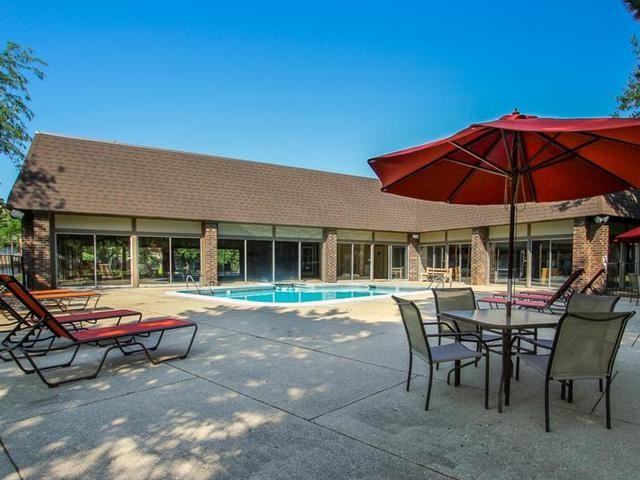 704 S Drake Rd - Photo 3 of 19