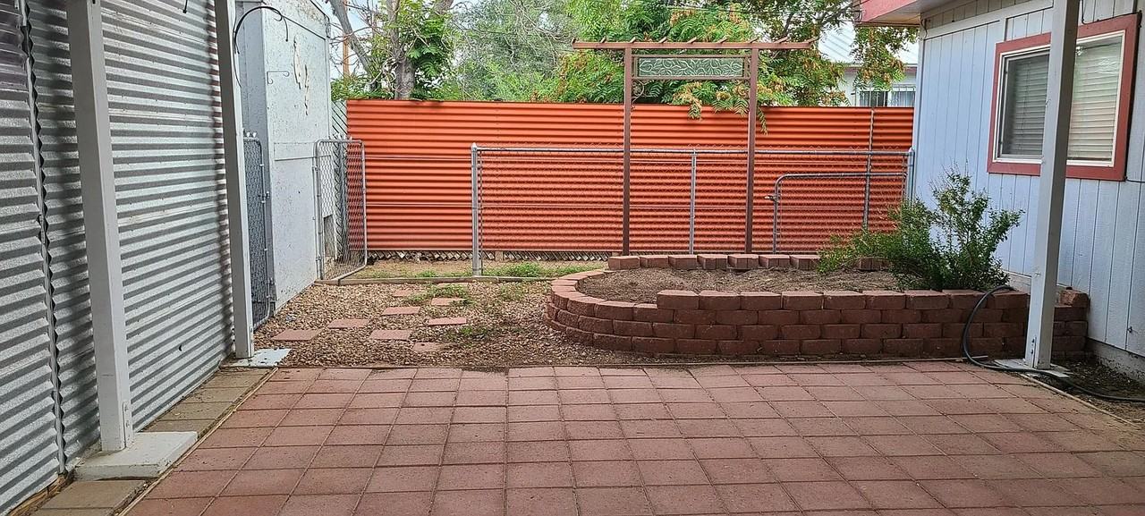 1204 Buena Vista Dr Se - Photo 2 of 7