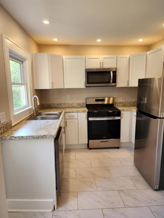 302 Frederick St E - Photo 3 of 27