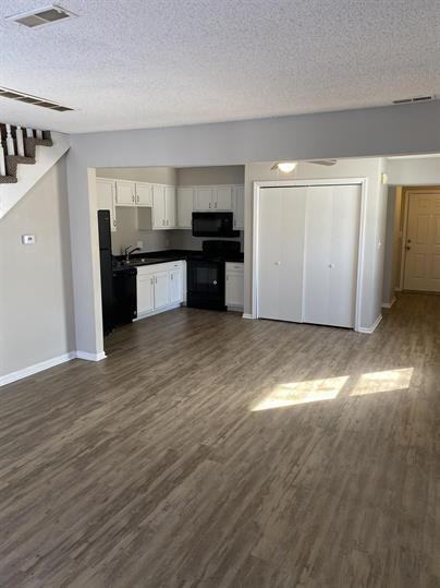110 W Major St - Photo 2 of 6