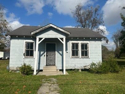 1701 75th Ave - Photo 2 of 6