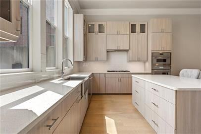 1155 Curve St - Photo 3 of 50