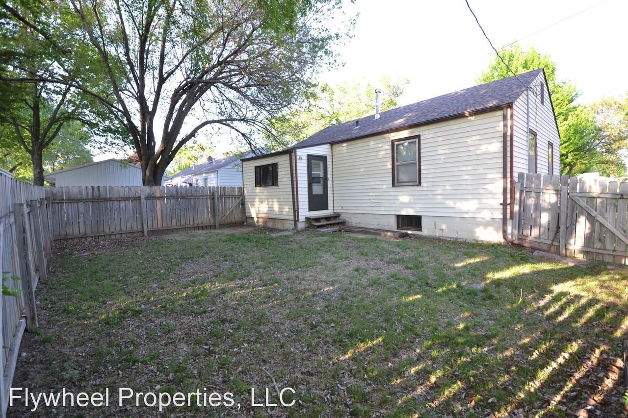 1815 6th St - Photo 2 of 39
