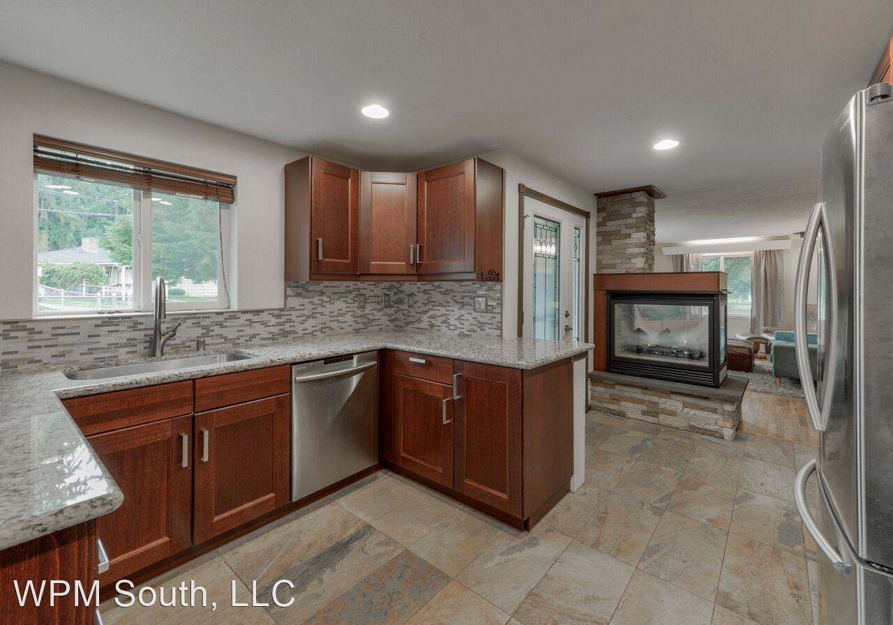 604 S 198th St - Photo 3 of 21