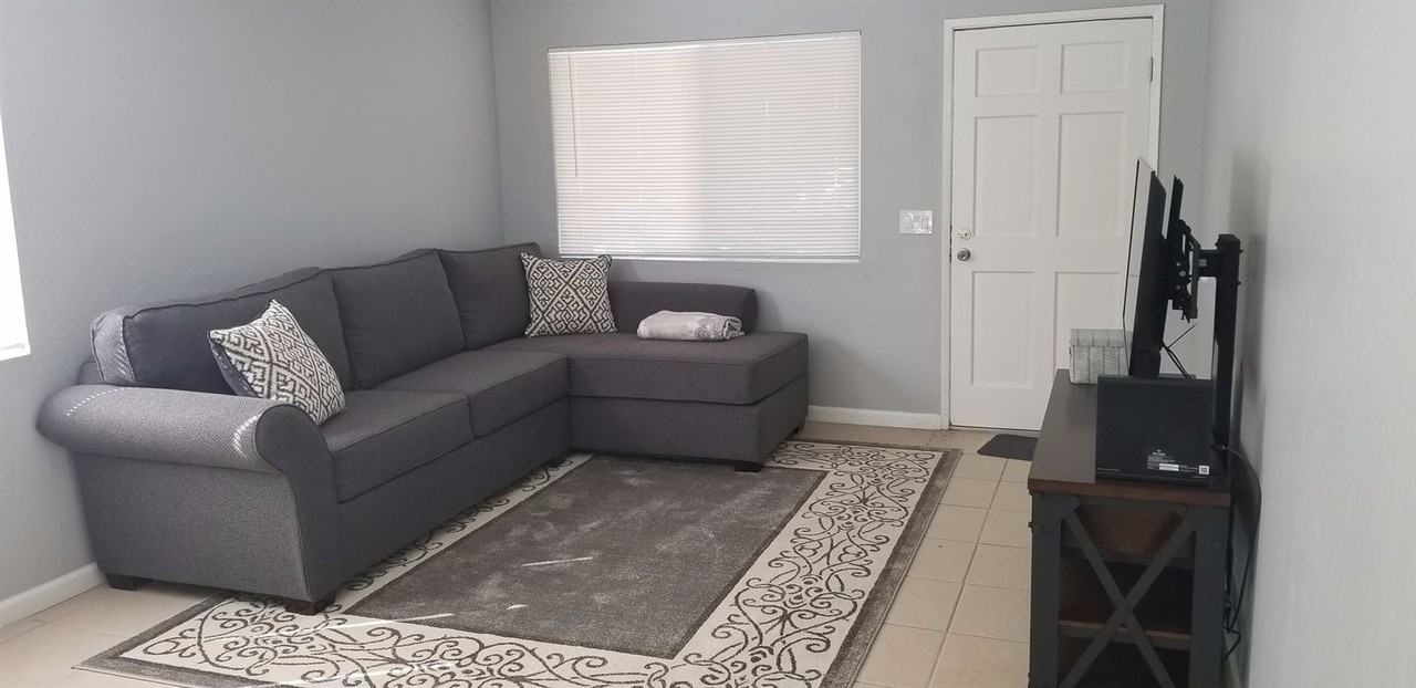 1724 Monarch Ln - Photo 3 of 12