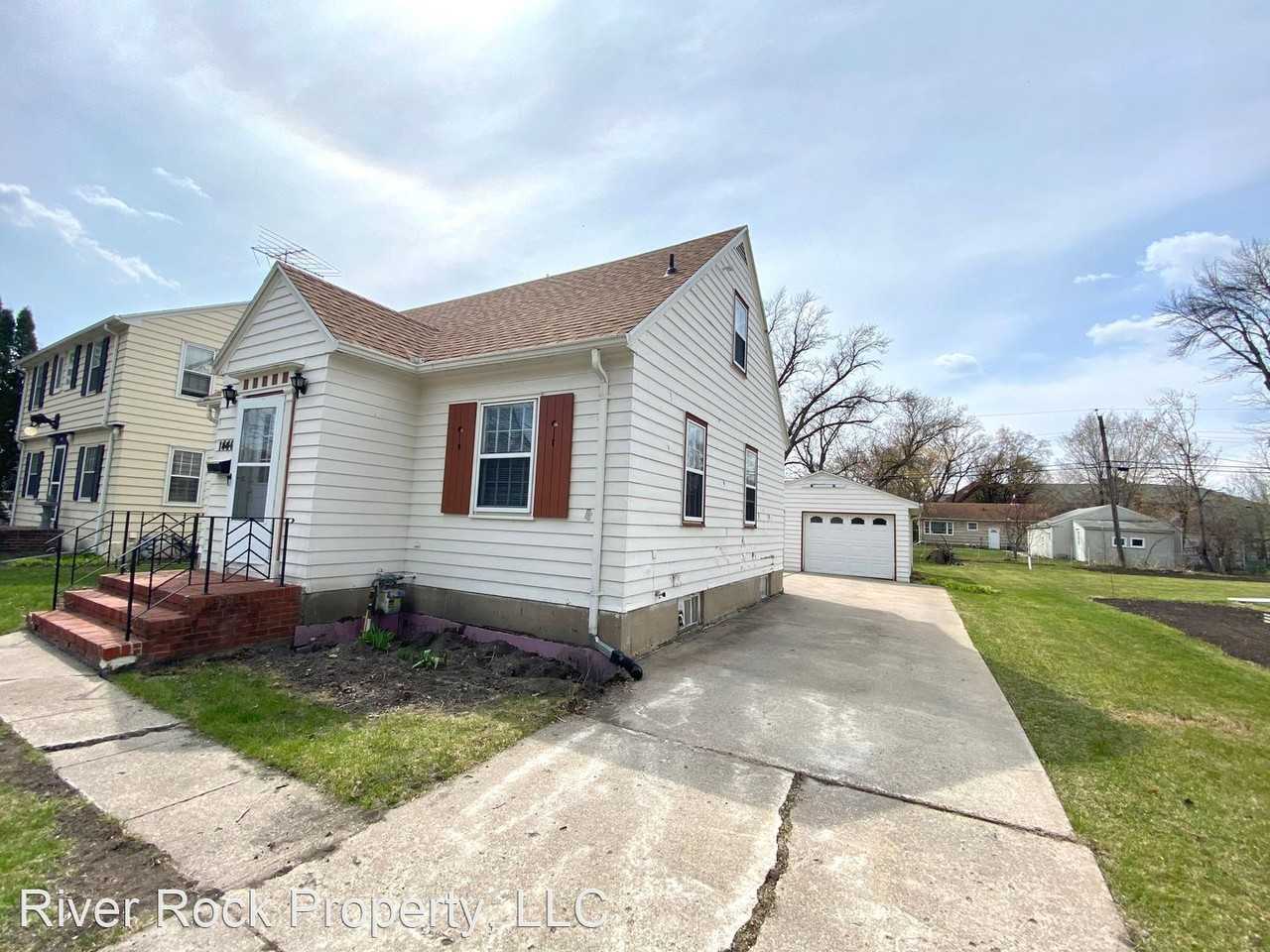1446 12th St N - Photo 2 of 39