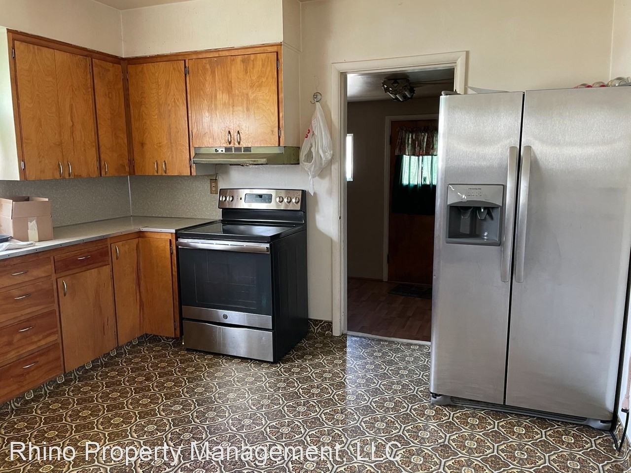 704 7th St - Photo 2 of 7