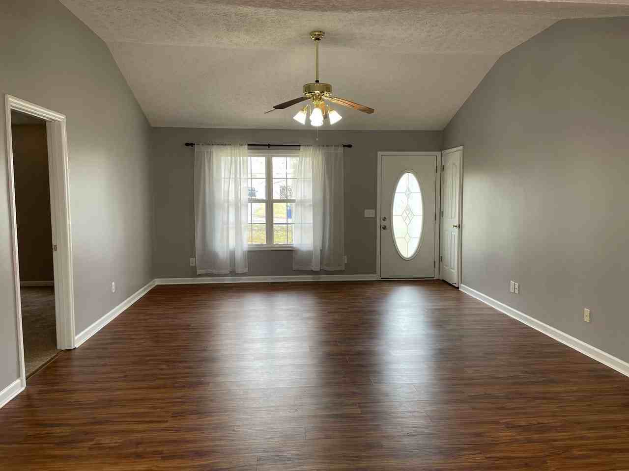 111 Sanders St - Photo 3 of 27