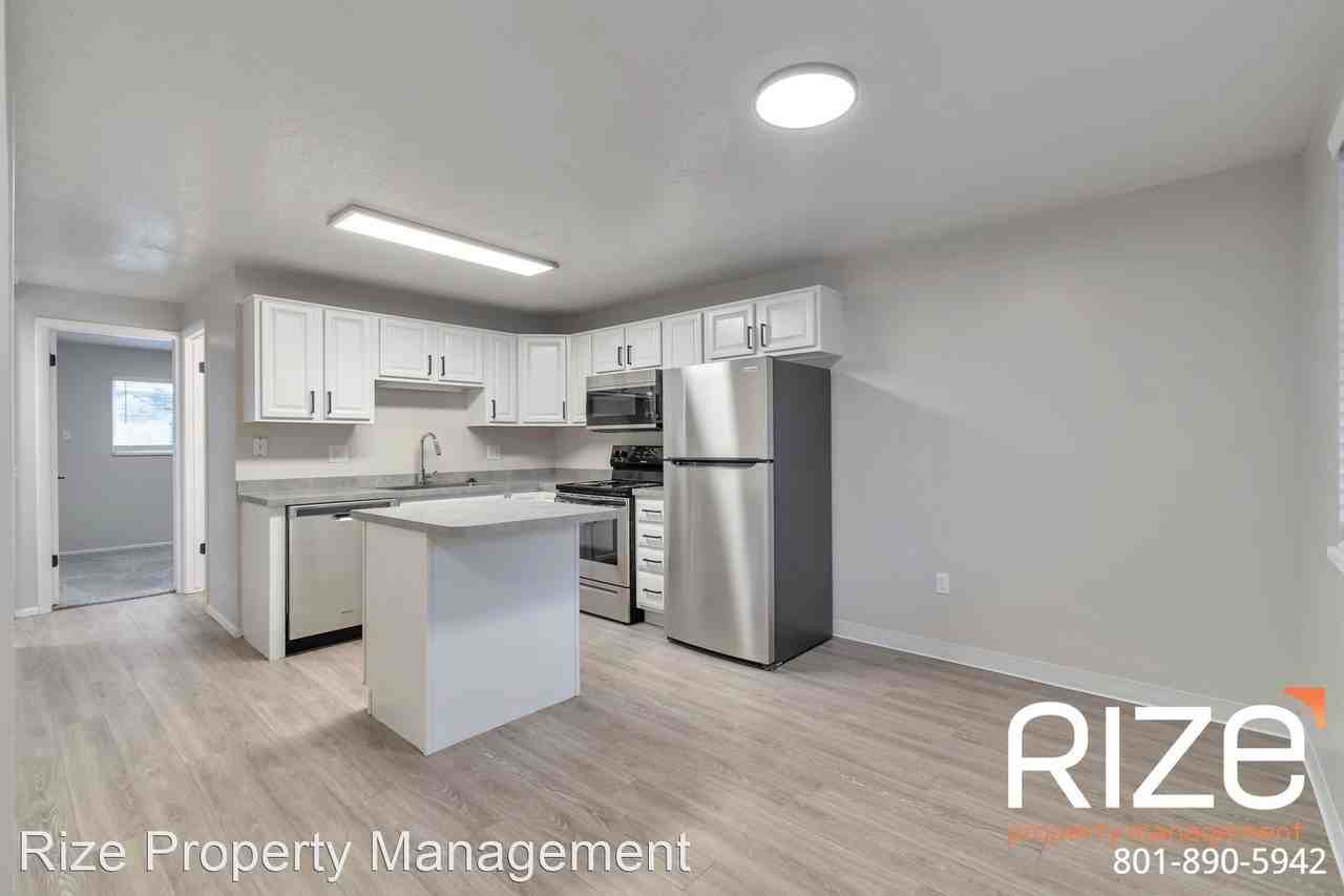 1726 E Woodside Drive - Photo 3 of 32