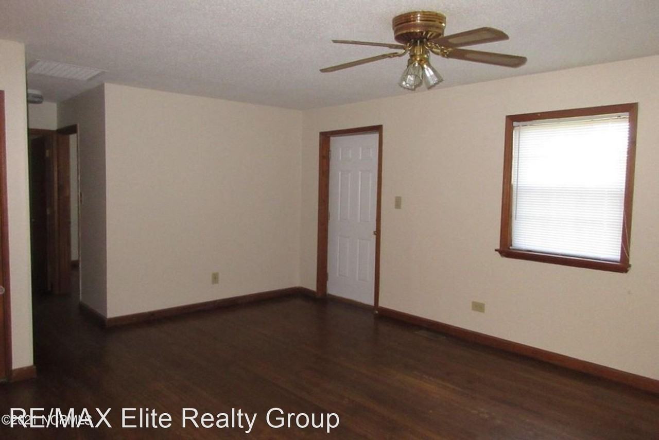 1635 Burgaw Hwy - Photo 2 of 12