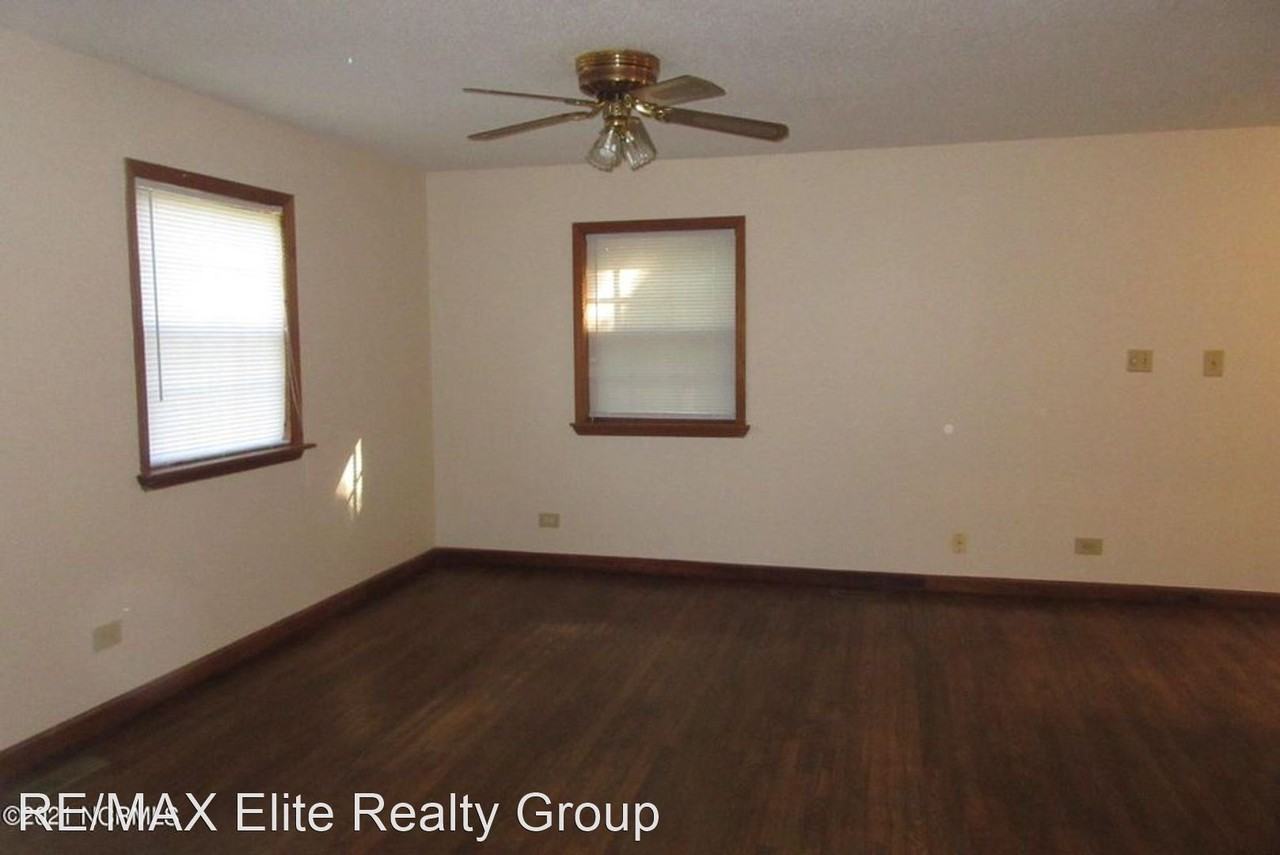 1635 Burgaw Hwy - Photo 3 of 12