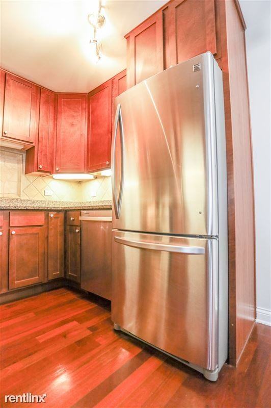 7520 W Grand Ave - Photo 3 of 9