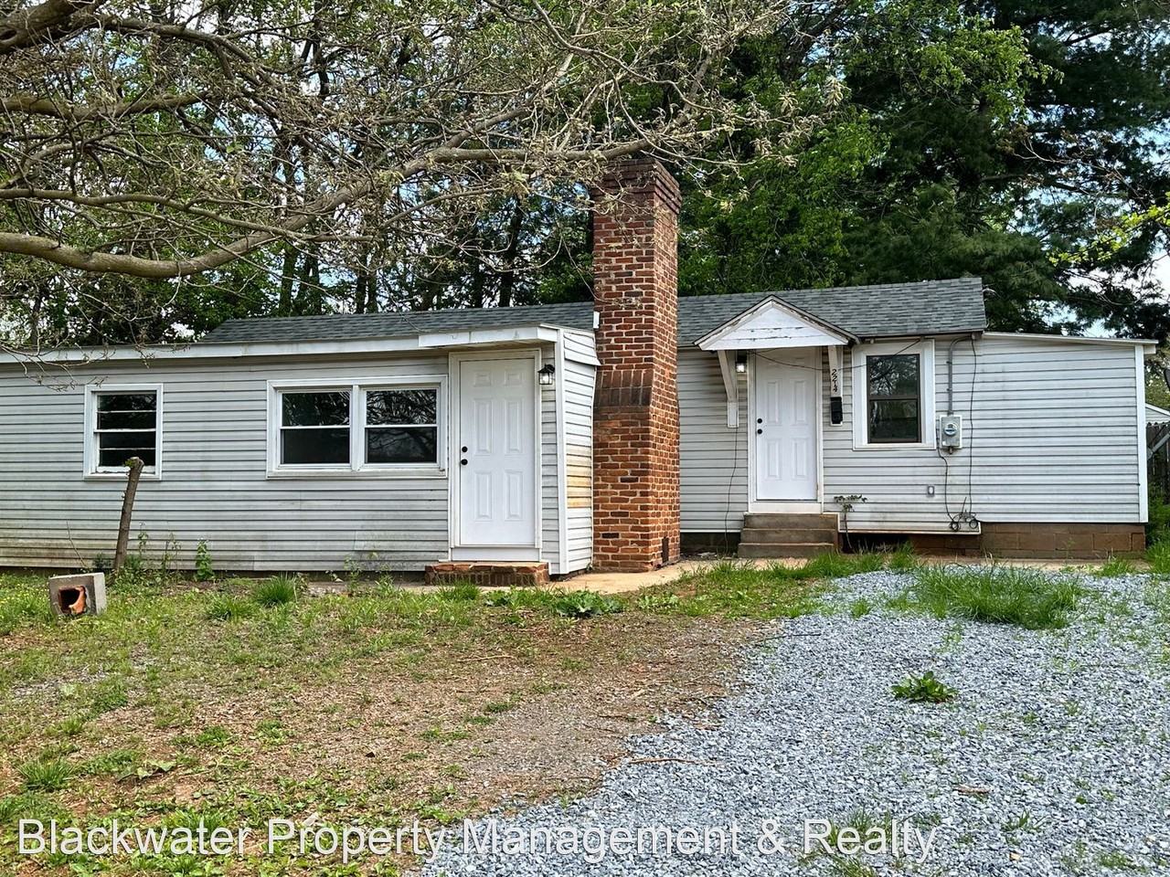 2214 Craig St - Photo 2 of 7