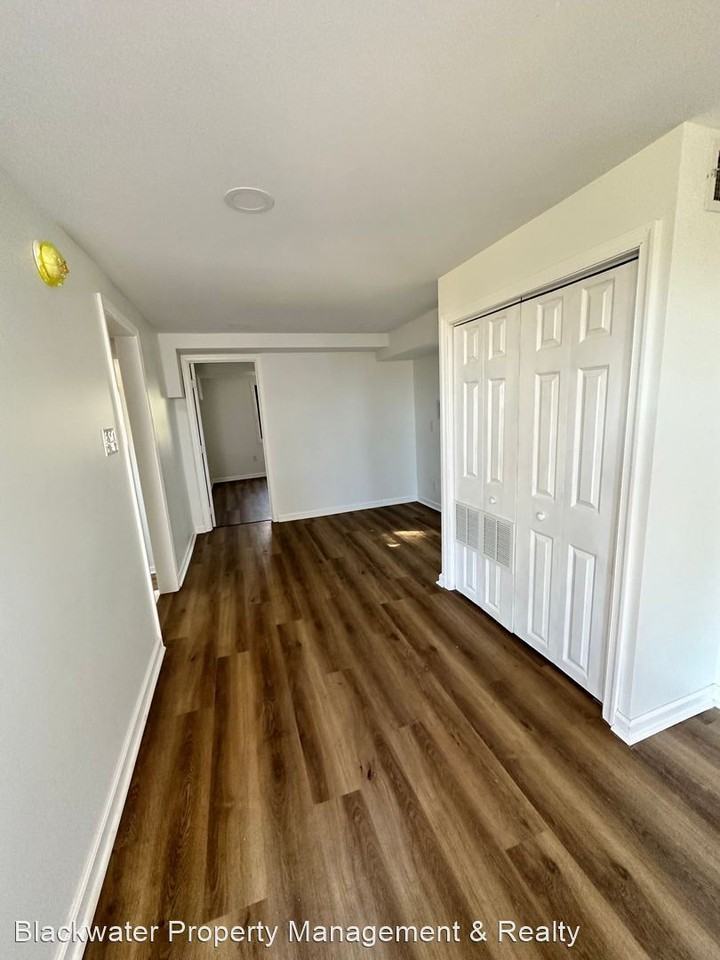 2214 Craig St - Photo 3 of 7