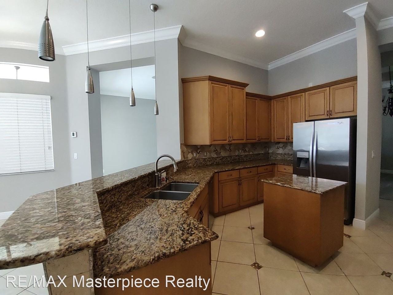 310 Nw Westover Ct - Photo 2 of 24