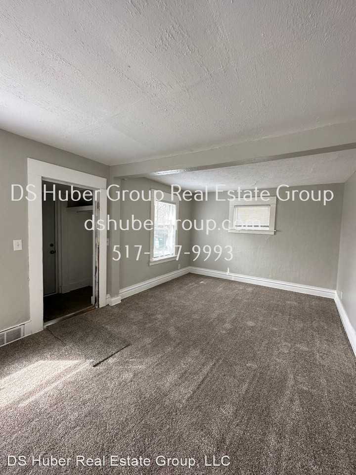 1330 Roosevelt Ave - Photo 2 of 13