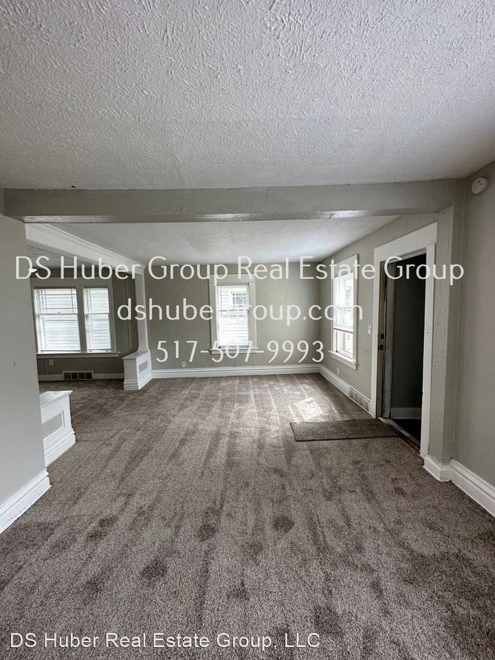 1330 Roosevelt Ave - Photo 3 of 13