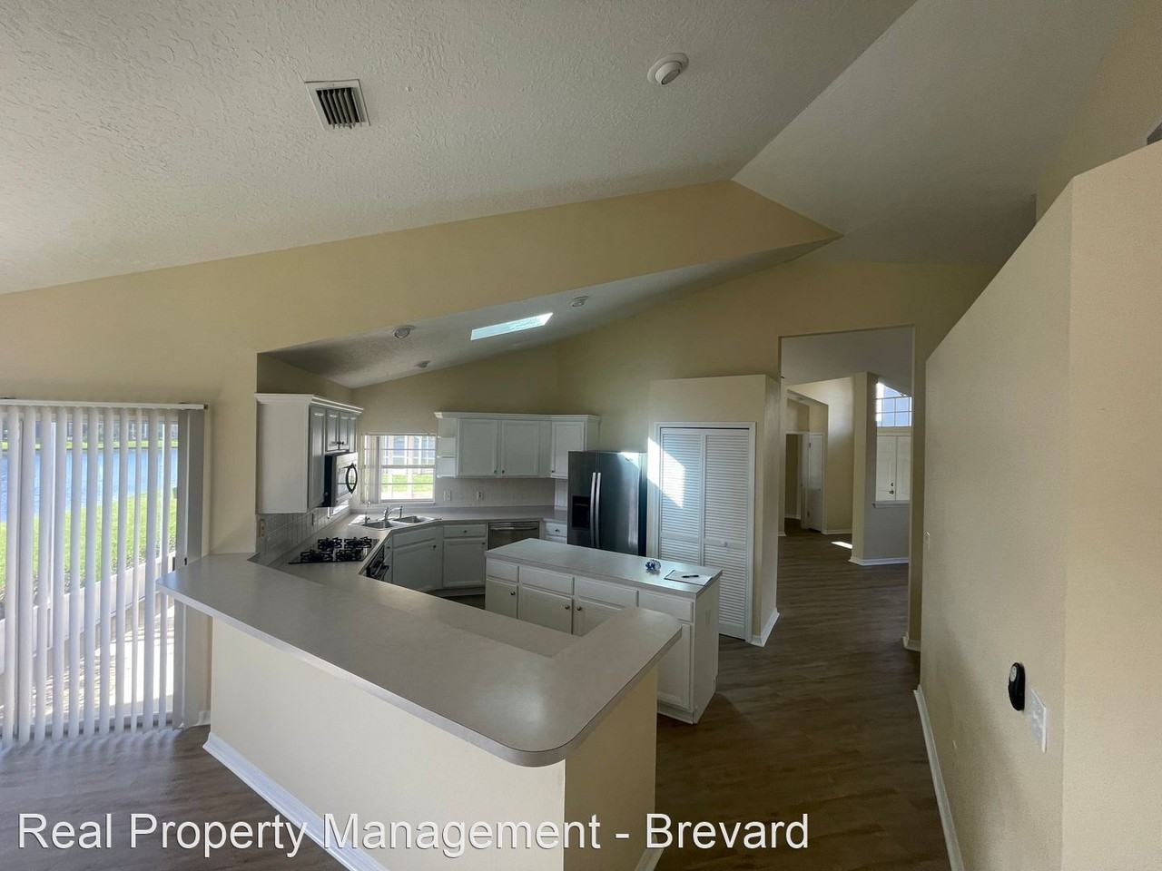 1050 Fieldstone Dr - Photo 3 of 38