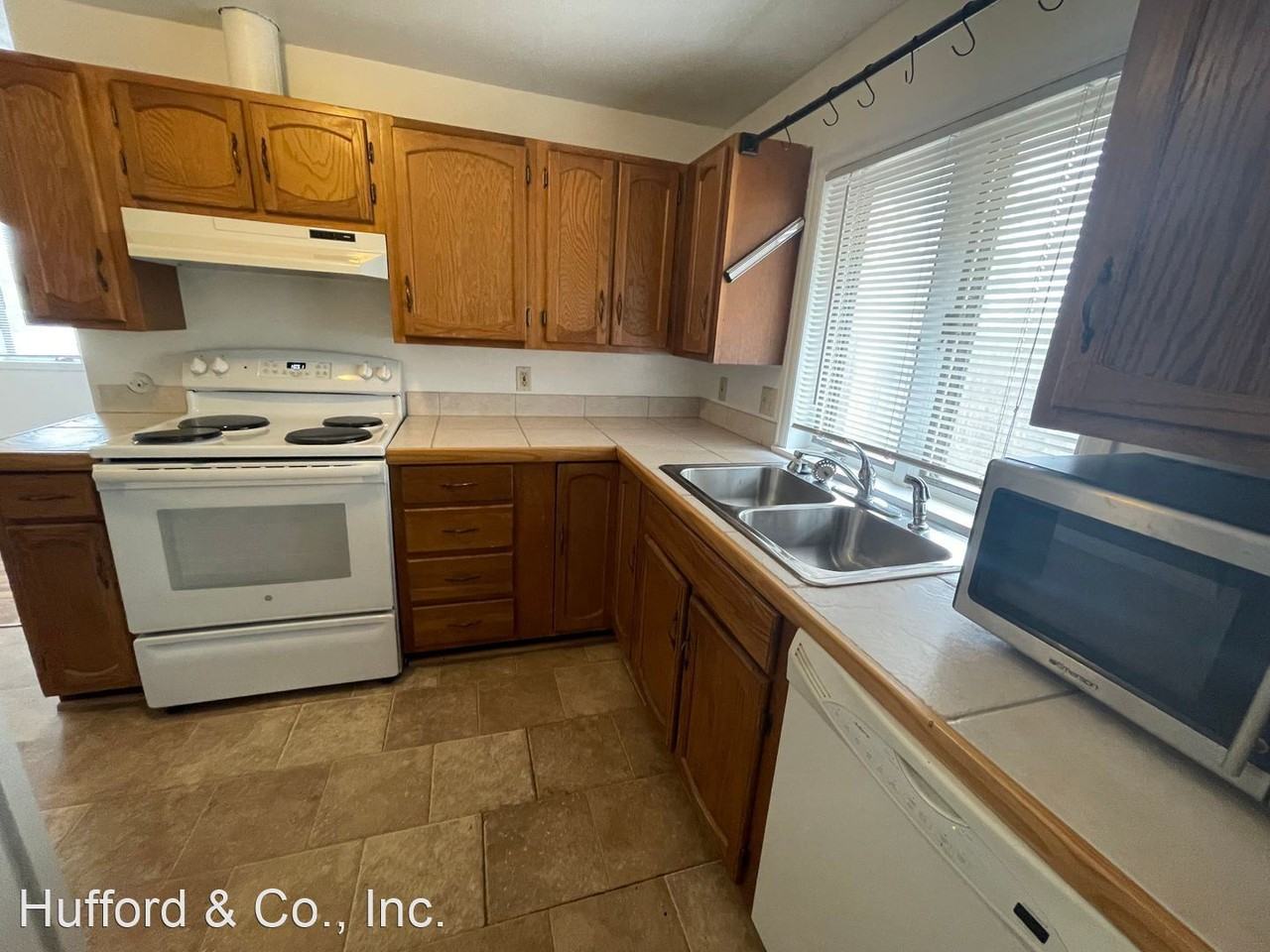 3185 Pierce St - Photo 2 of 10