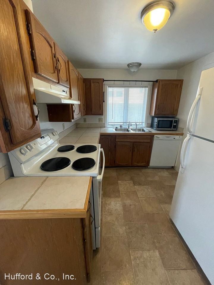 3185 Pierce St - Photo 3 of 10