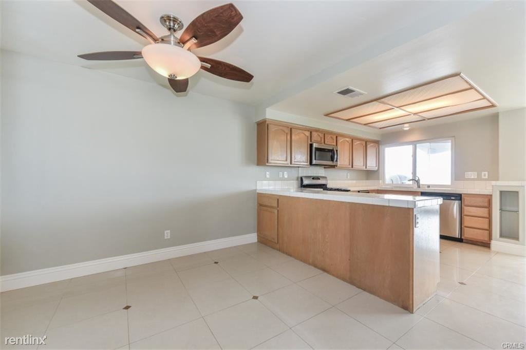 25 Marblehead Pl - Photo 2 of 10