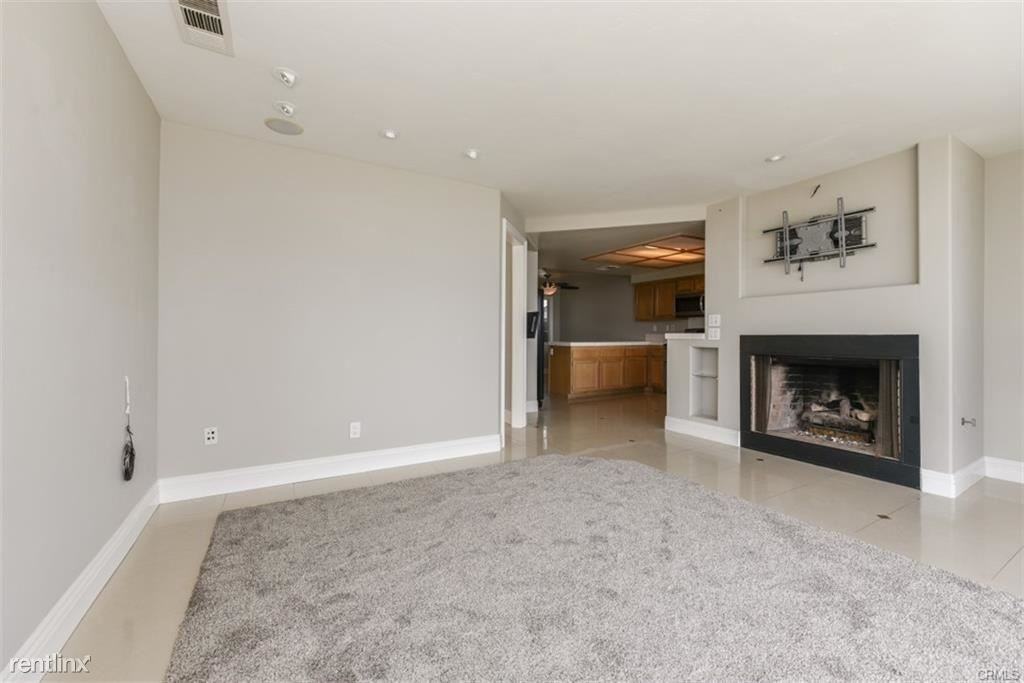 25 Marblehead Pl - Photo 3 of 10