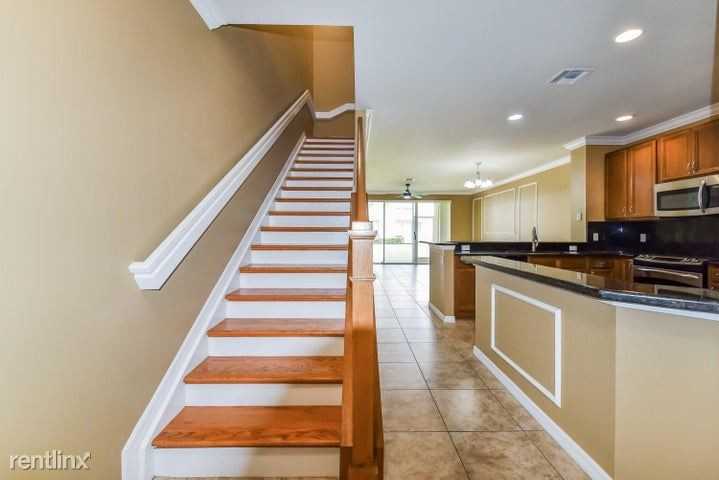 9687 Lago Dr - Photo 3 of 16