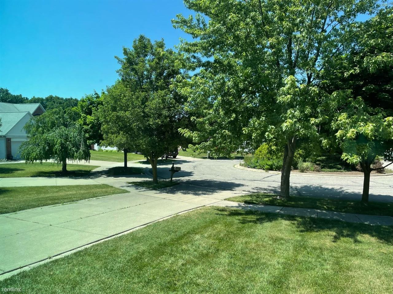 4253 Woodcrest Ct - Photo 3 of 36