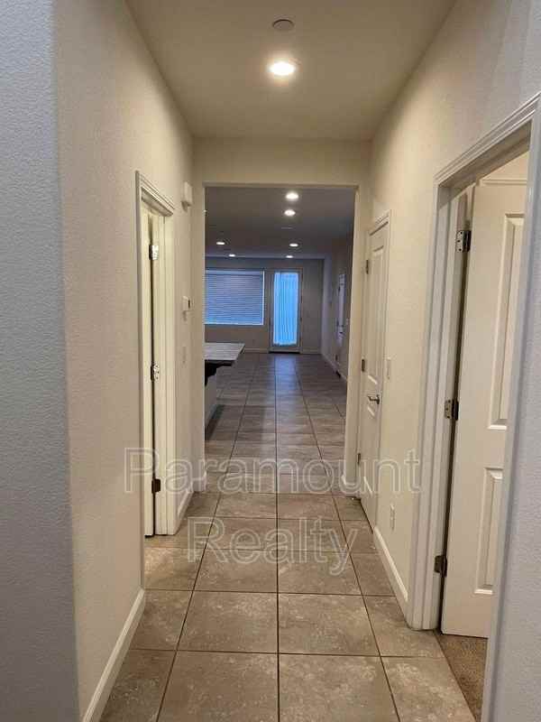 538 E Marcello Ave - Photo 3 of 26