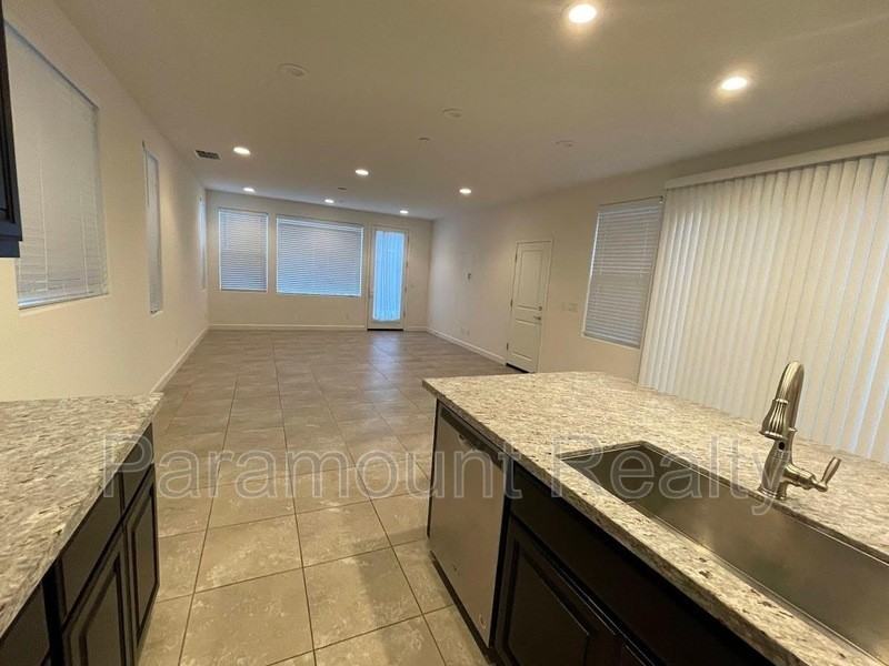 538 E Marcello Ave - Photo 4 of 26