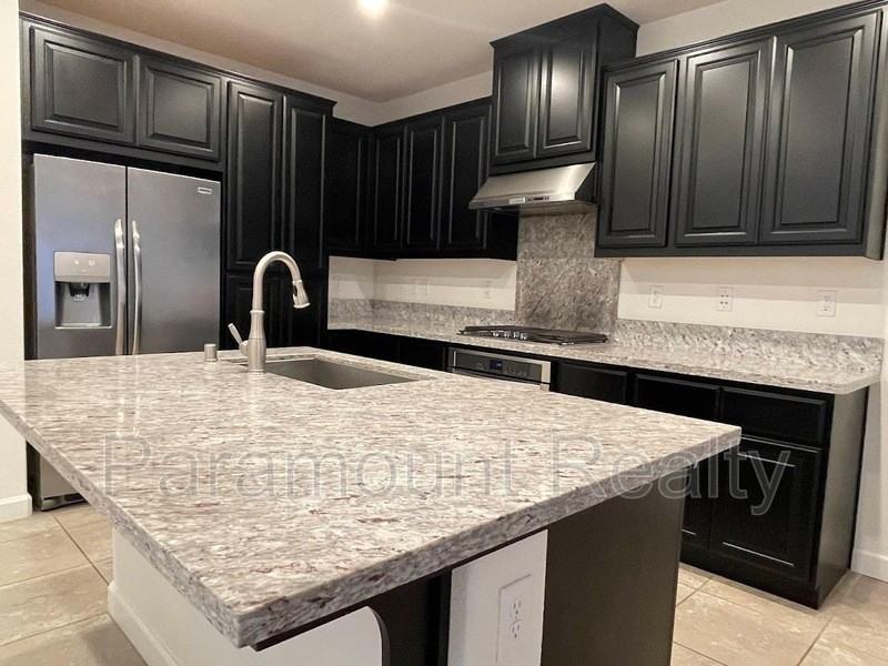 538 E Marcello Ave - Photo 5 of 26