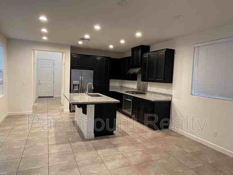 538 E Marcello Ave - Photo 7 of 26