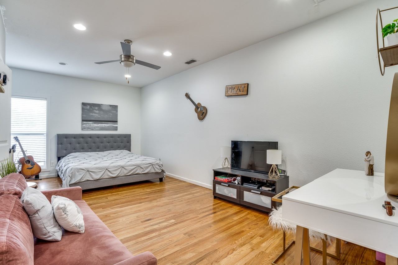 1135 Melbourne Ave - Photo 3 of 6