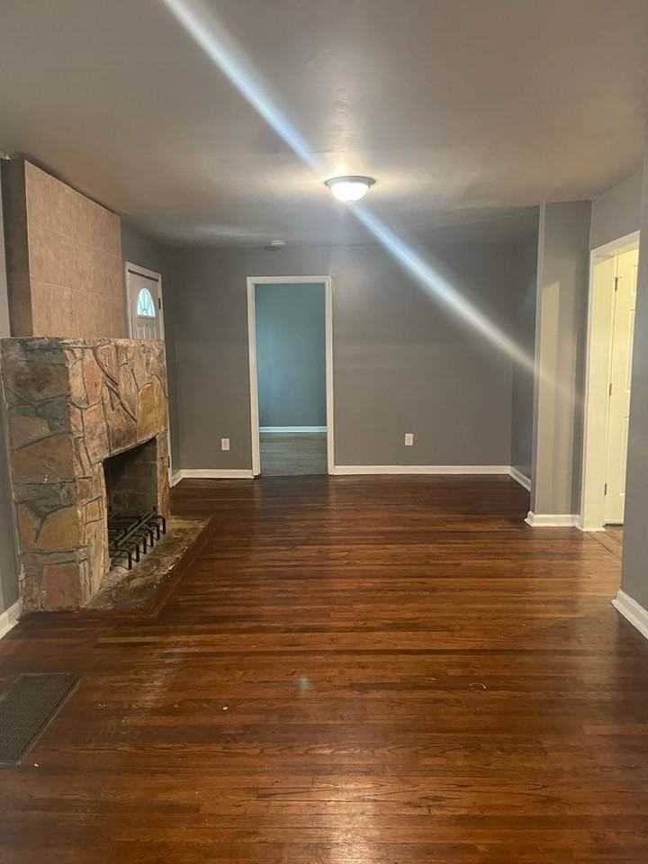 1121 Custer Ave Se - Photo 2 of 9