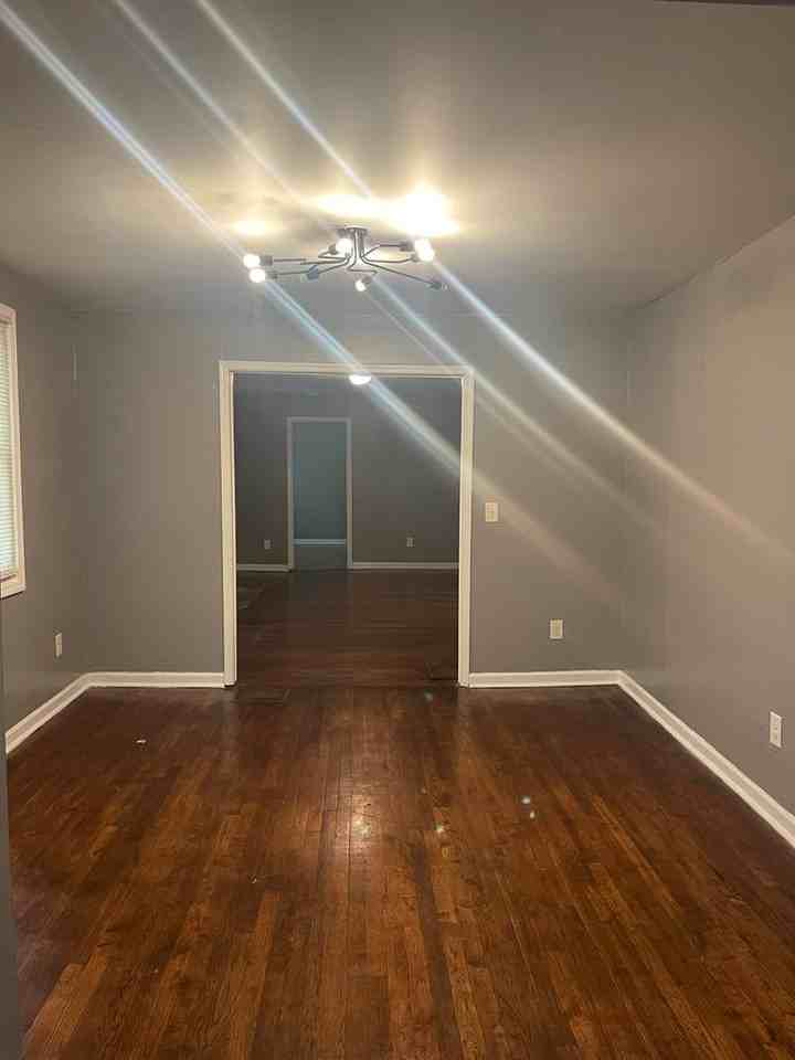 1121 Custer Ave Se - Photo 3 of 9
