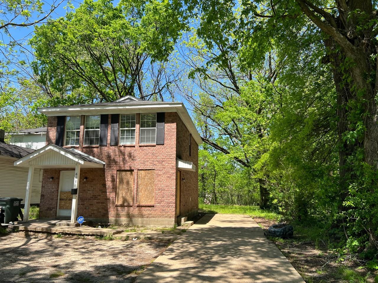 668 Eads Ave - Photo 3 of 4