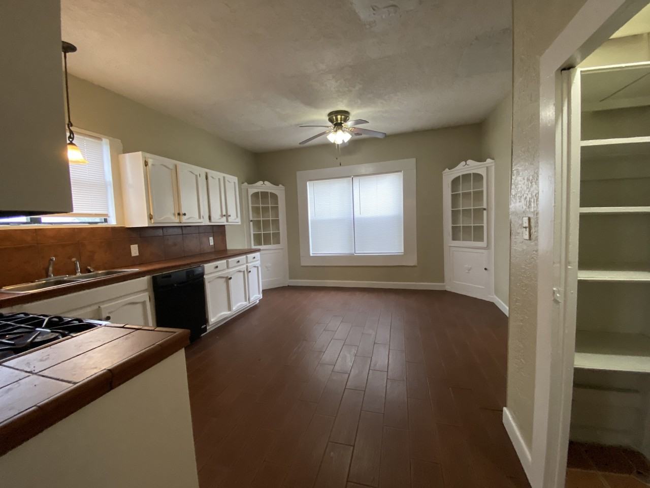 786 School Dr - Photo 3 of 13