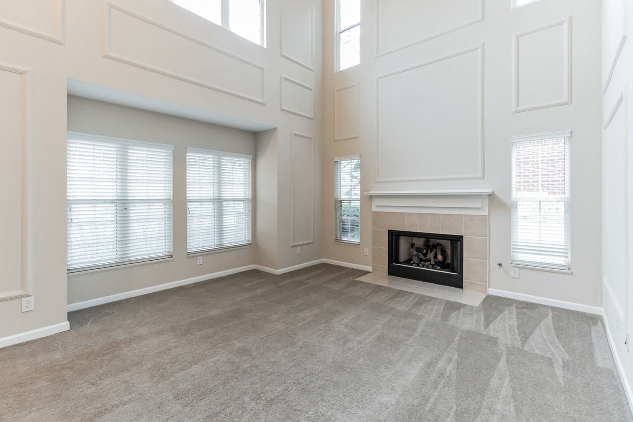 742 Leesburg Pl - Photo 3 of 21