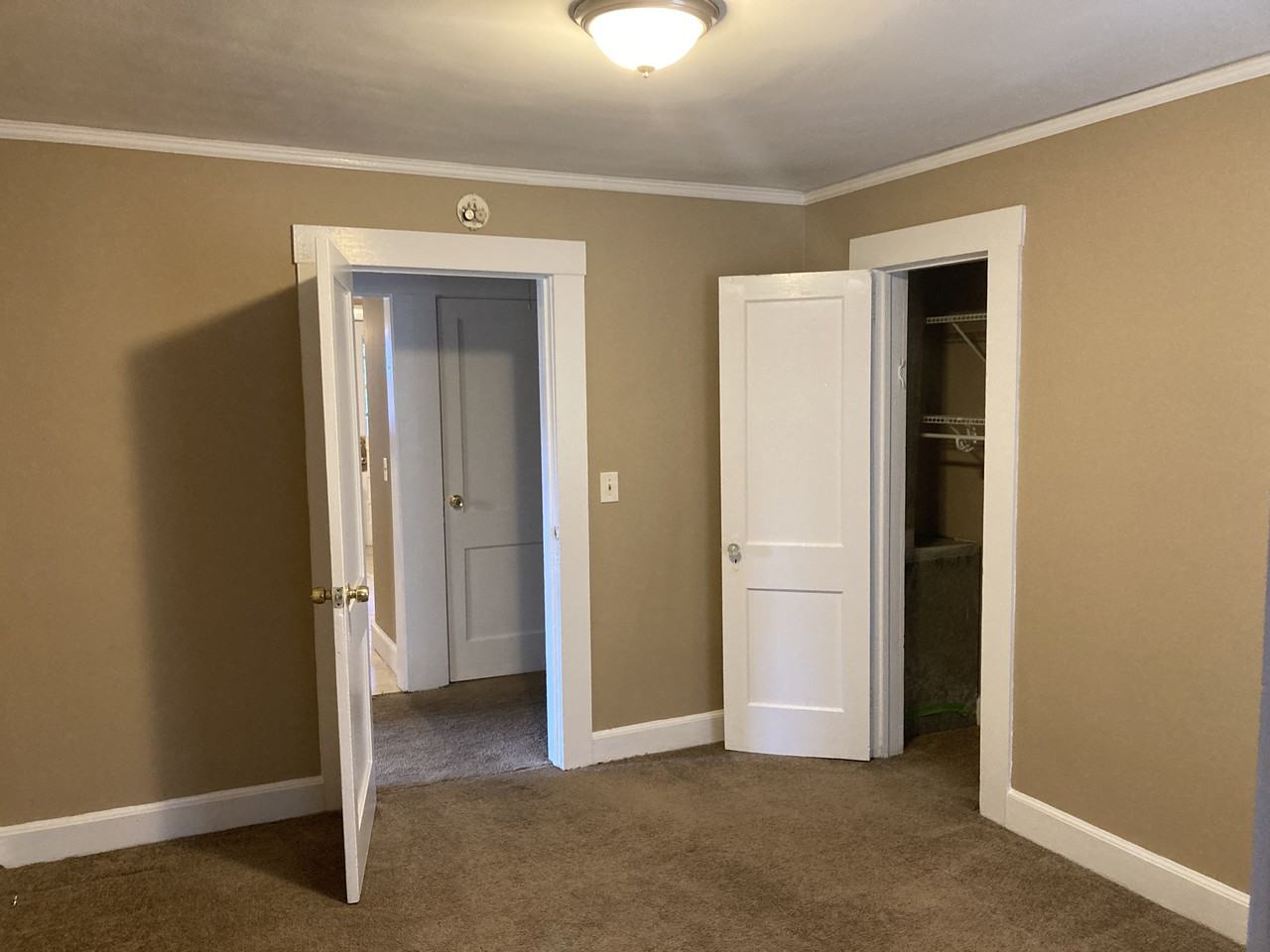 3204 Sherwood Ave - Photo 4 of 13